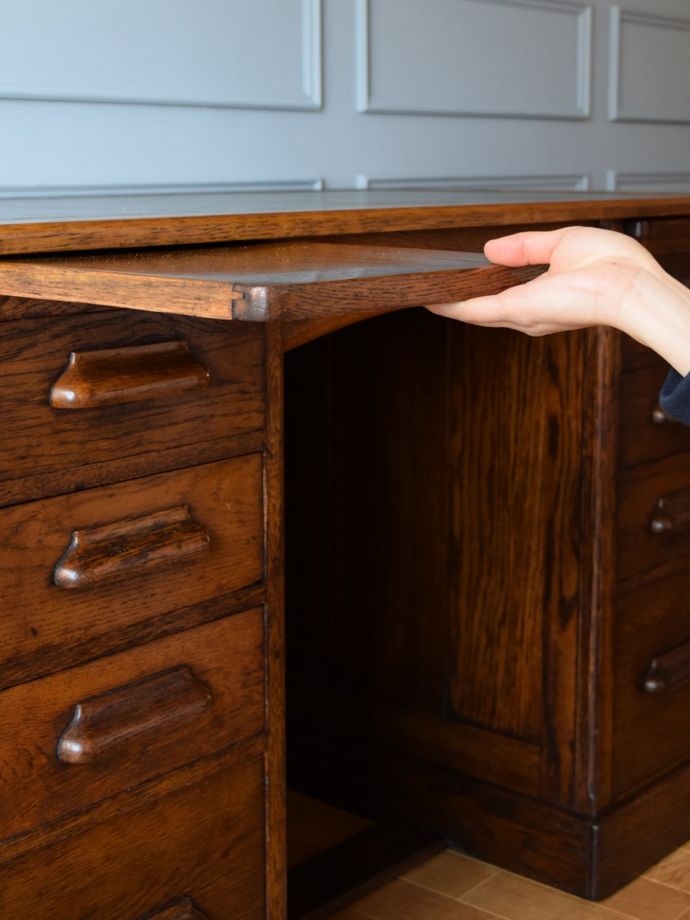 スライディングトレイ付きの