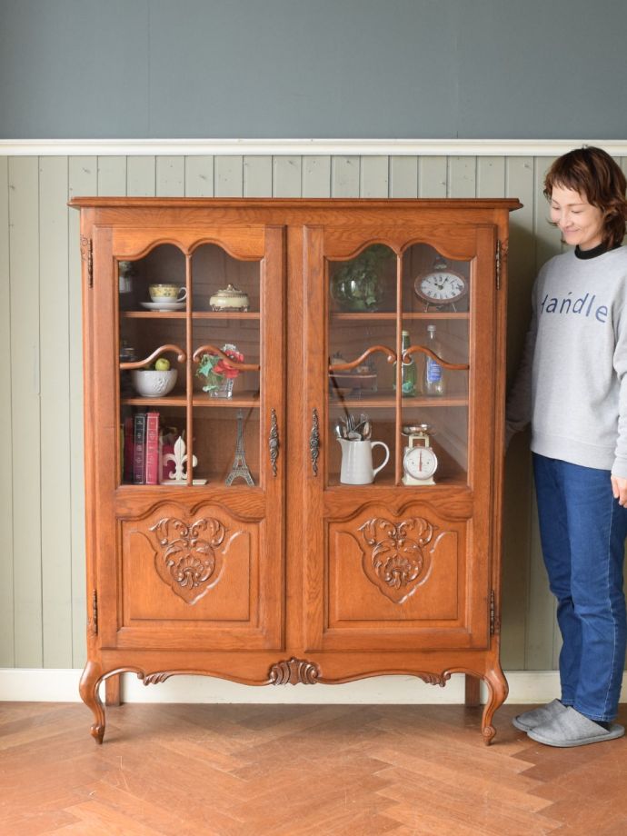 フランスの優雅なキャビネット