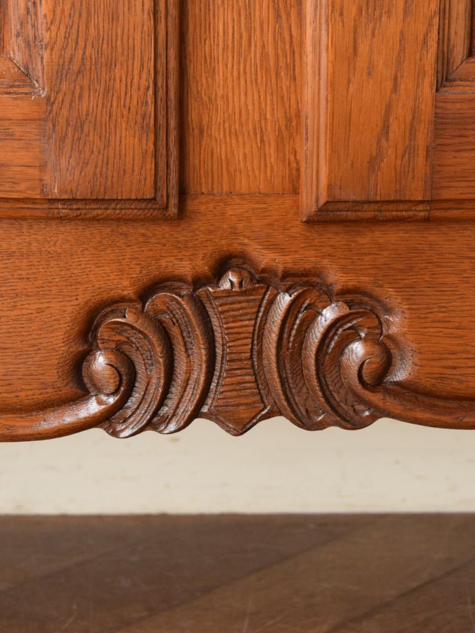 フランスキャビネットの彫