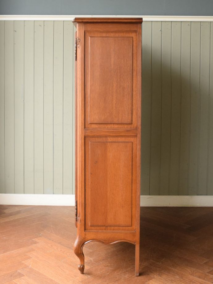 キャビネットの側面