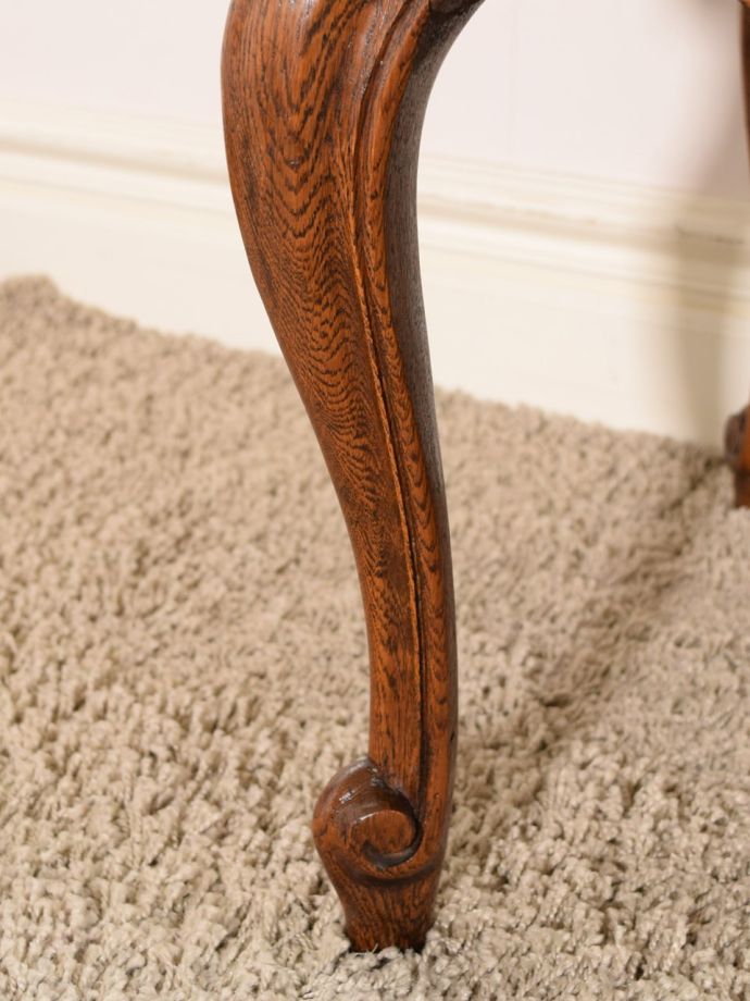 アンティークテーブルの脚