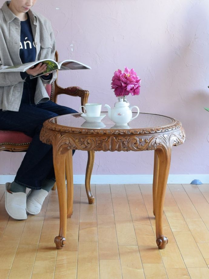 フランスの優雅なコーヒーテーブル