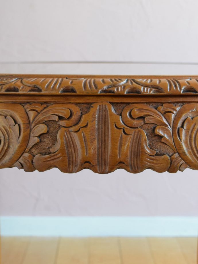 フランスらしい彫