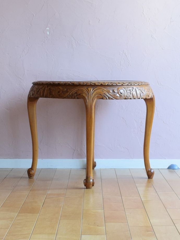 コーヒーテーブルの側面