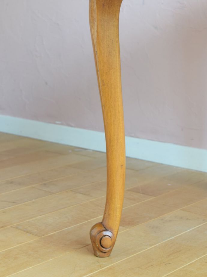 アンティークテーブルの脚