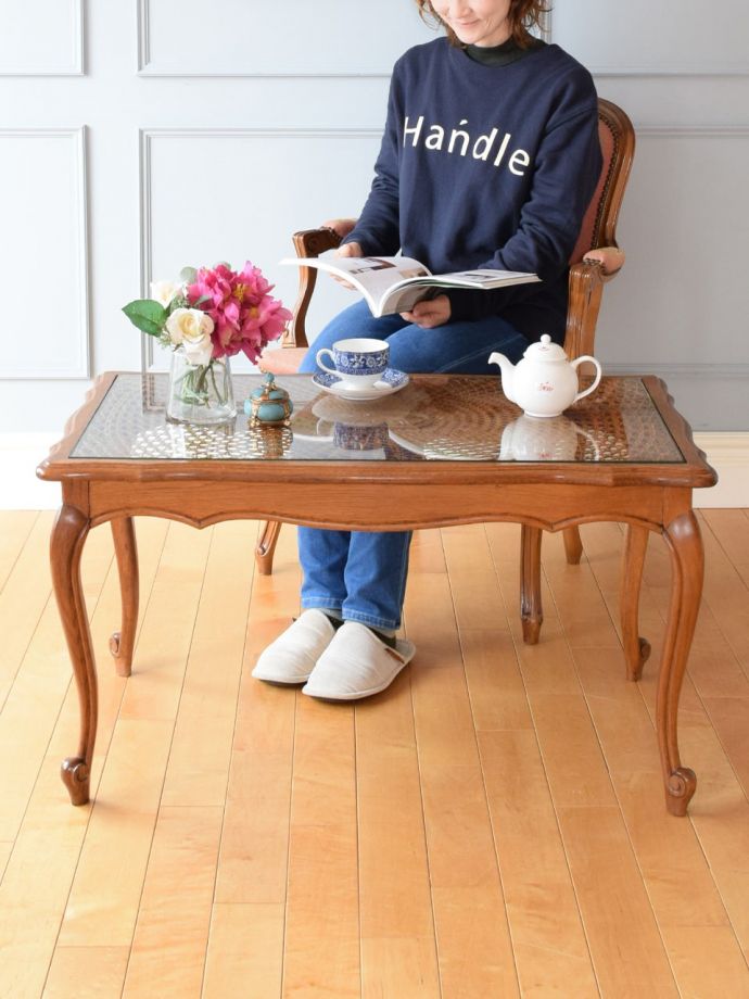 フランスの優雅なコーヒーテーブル