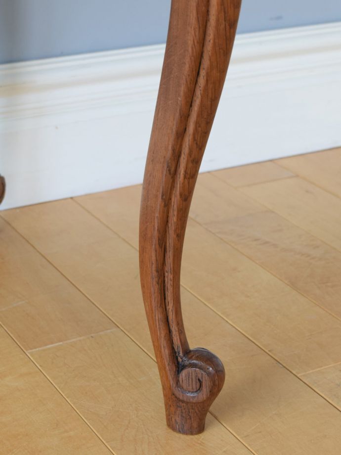 アンティークテーブルの脚