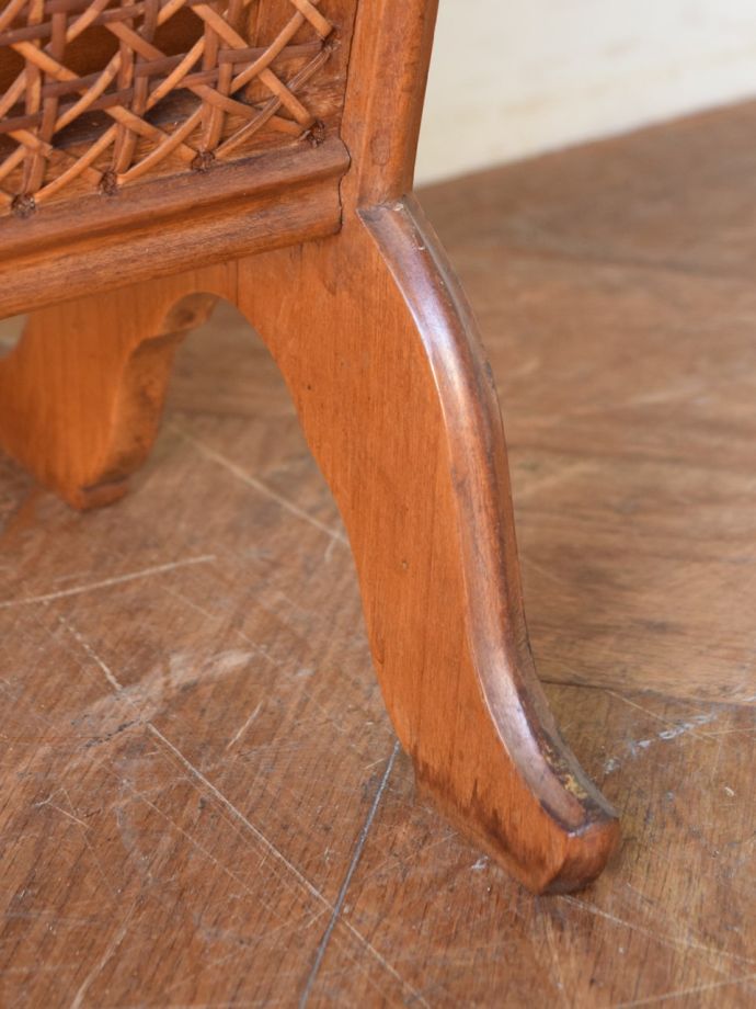 マガジンラックの脚