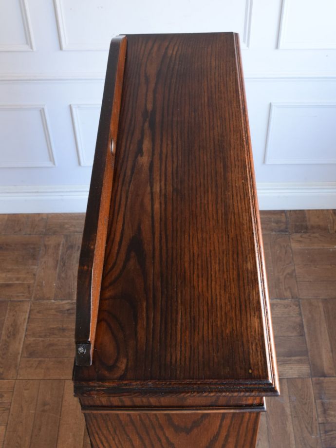 アンティークキャビネットの天板