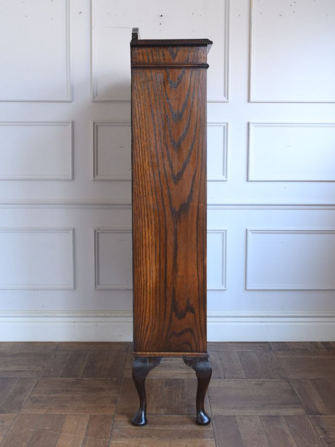 キャビネットの側面