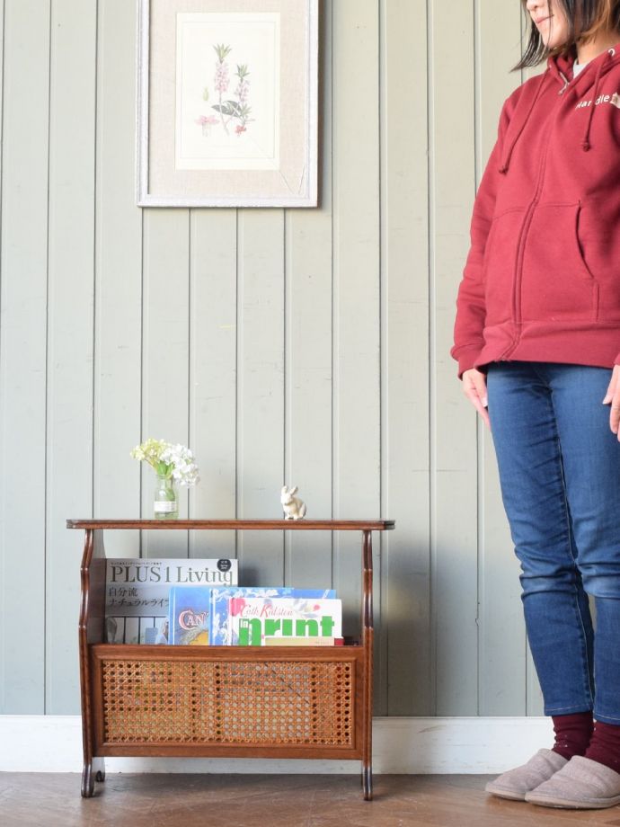 アンティークのおしゃれなマガジンラック