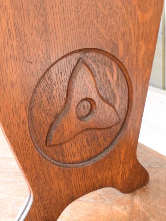 アンティーク家具らしい装飾