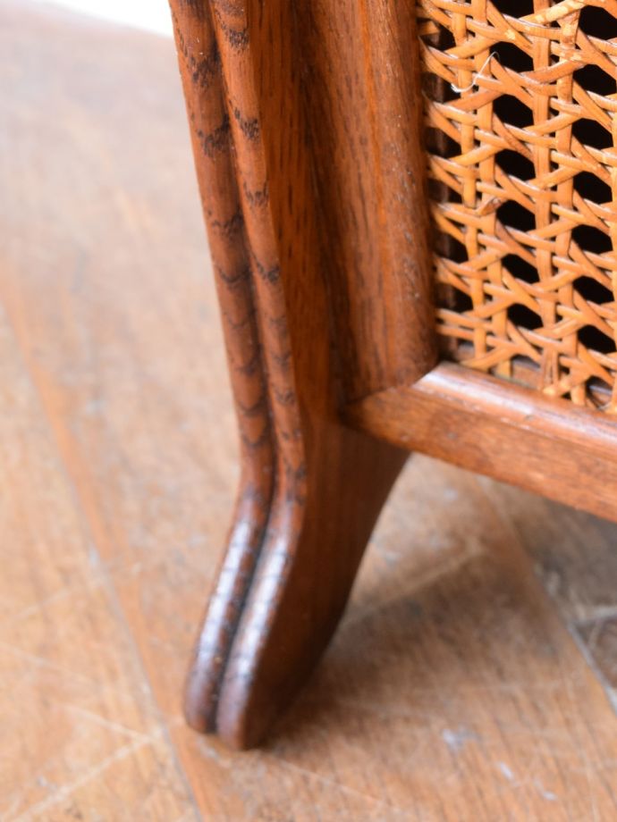 マガジンラックの脚