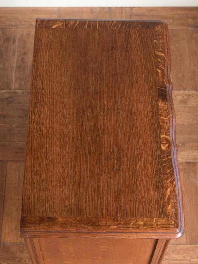 フランスのチェストの天板