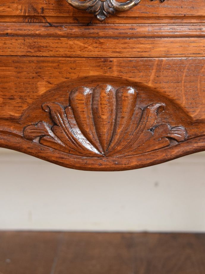 フランスらしい彫