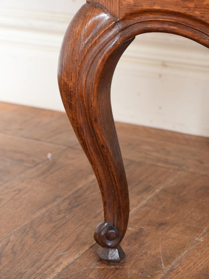 アンティークチェストの脚