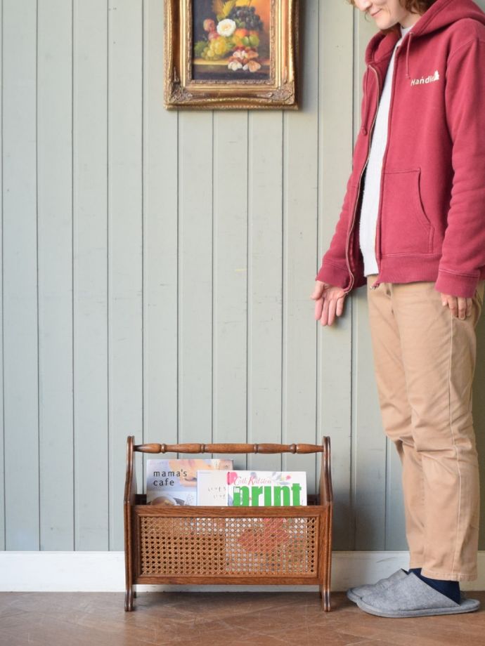 アンティークのおしゃれなマガジンラック