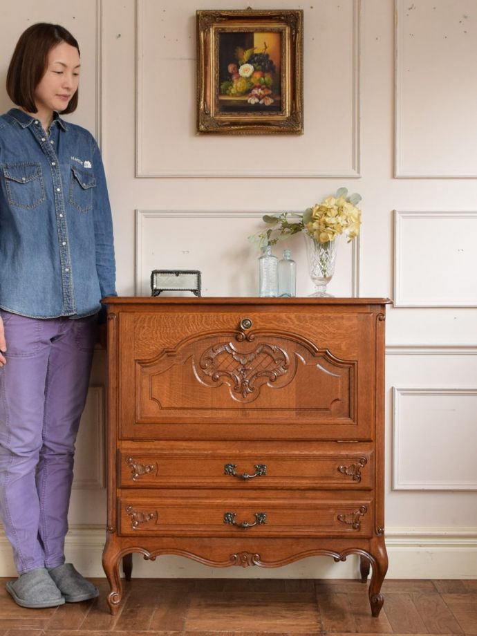 フランスの優雅なサイドボード