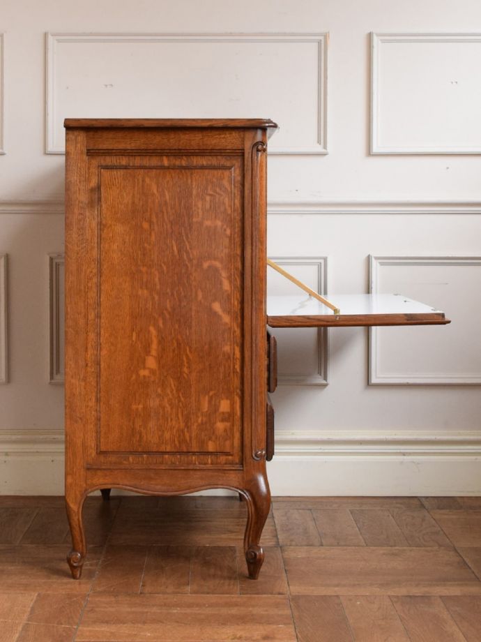 サイドボードの側面