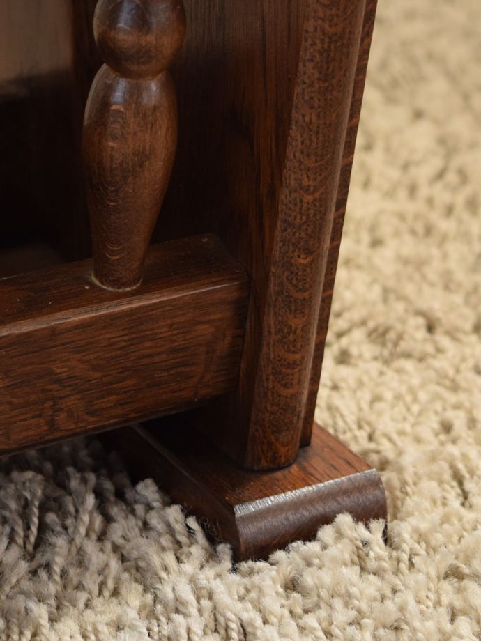 マガジンラックの脚