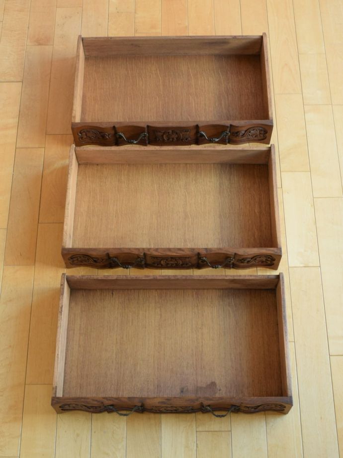 アンティークチェストの引き出し