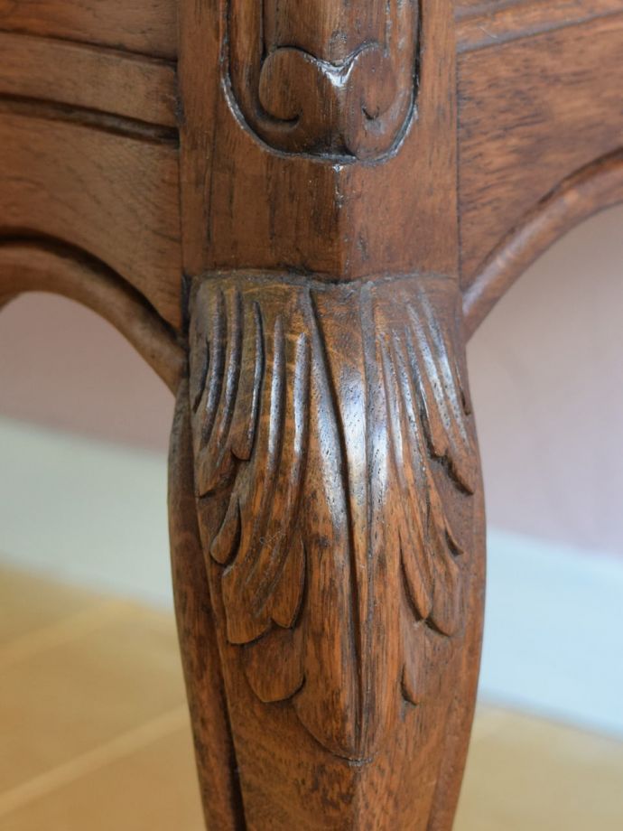 フランスらしい彫