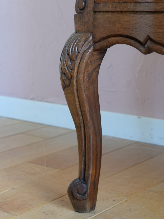 アンティークチェストの脚