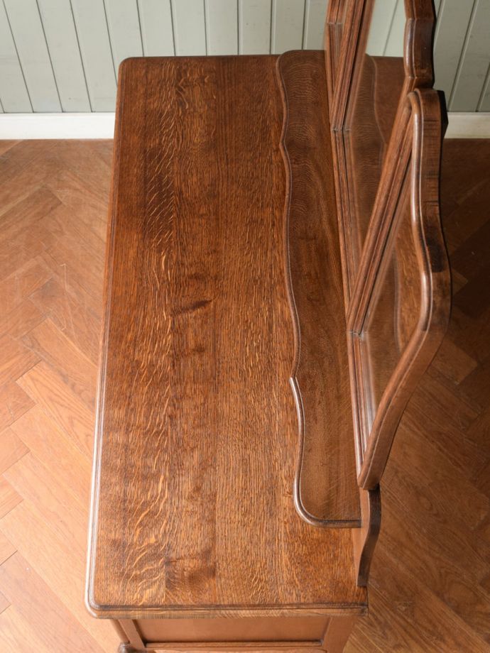 アンティークドレッサーの天板