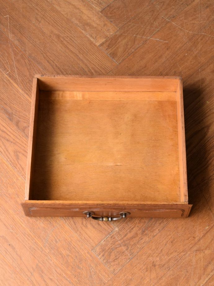 ドレッサーの引き出しの中