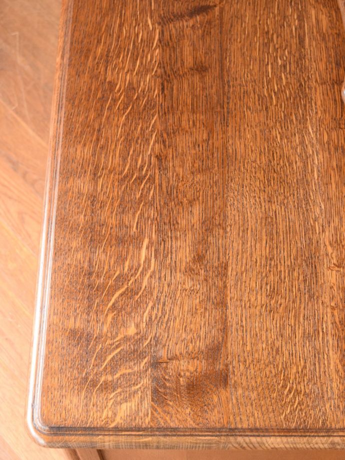 ドレッサーの天板