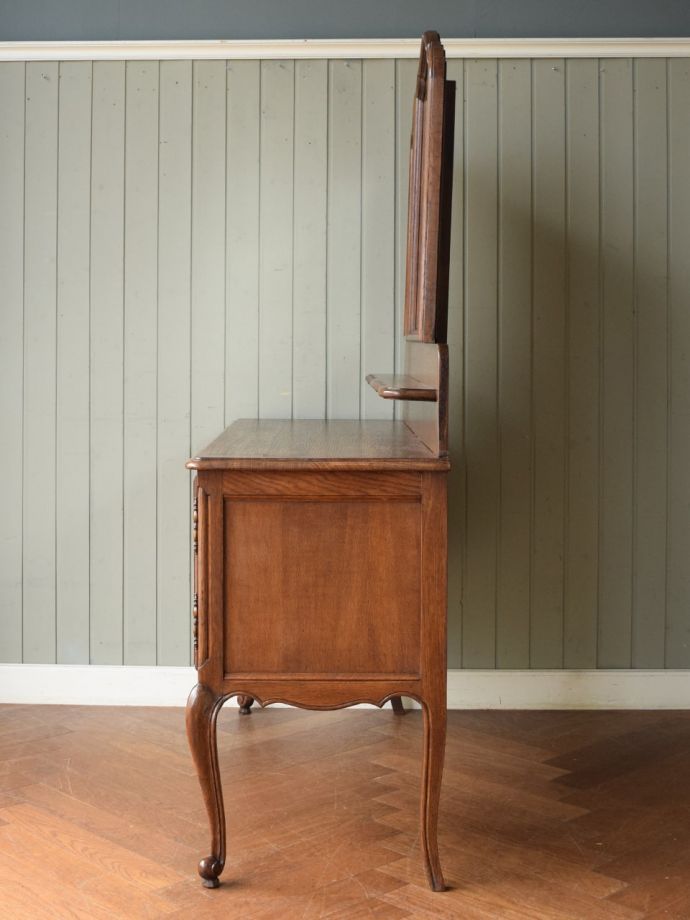 ドレッサーの側面