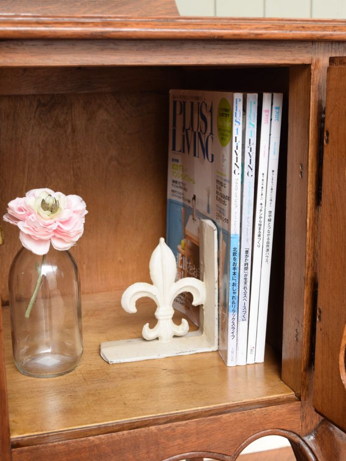 キャビネットの扉の中