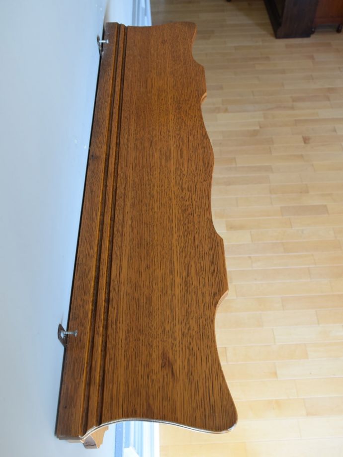 アンティークのウォールシェルフの天板