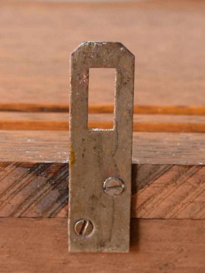 アンティークシェルフの金具