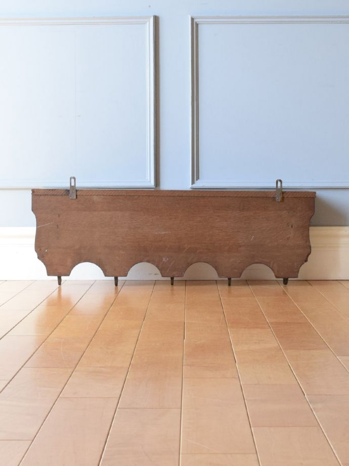 ウォールシェルフの裏