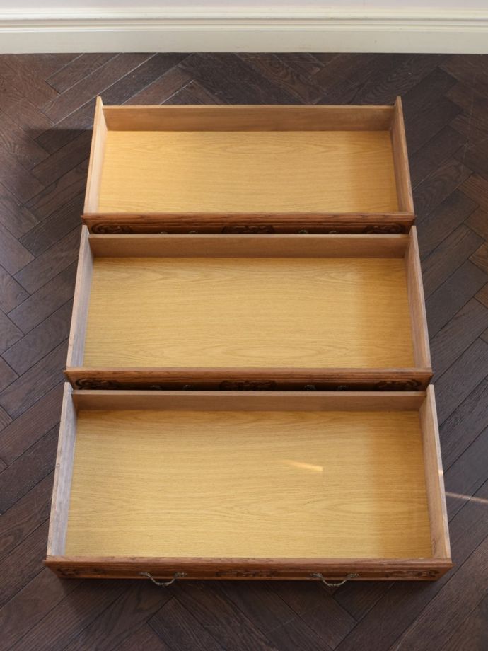 アンティークチェストの引き出し