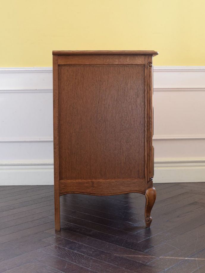 アンティークチェストの側面