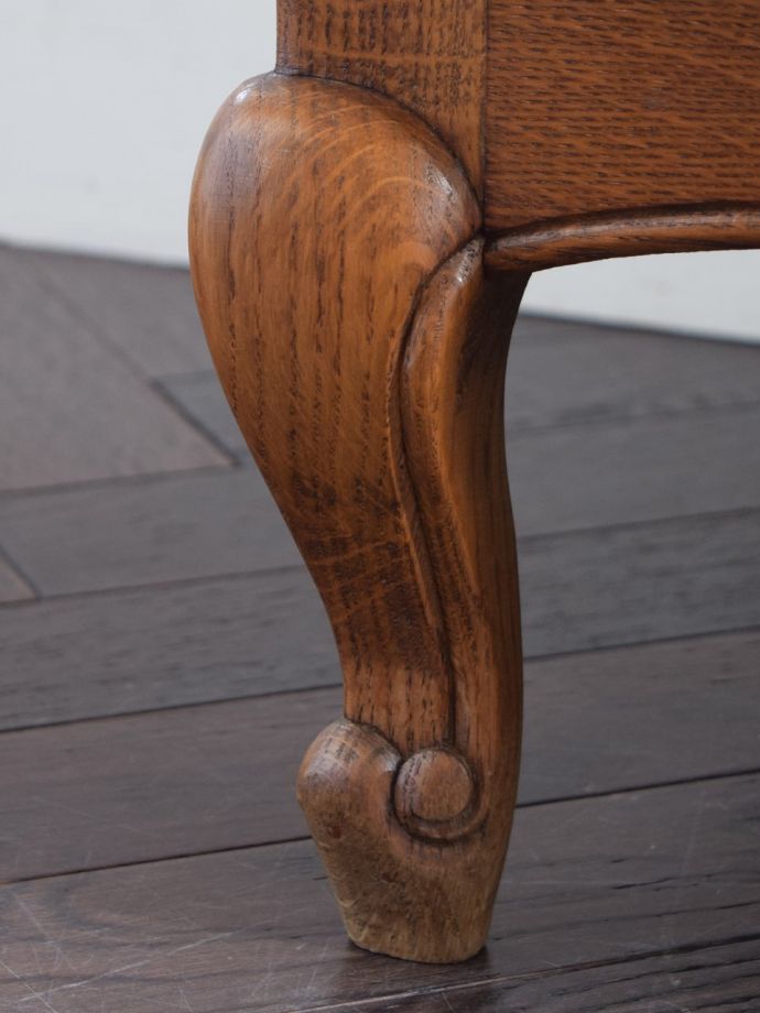 アンティークチェストの脚