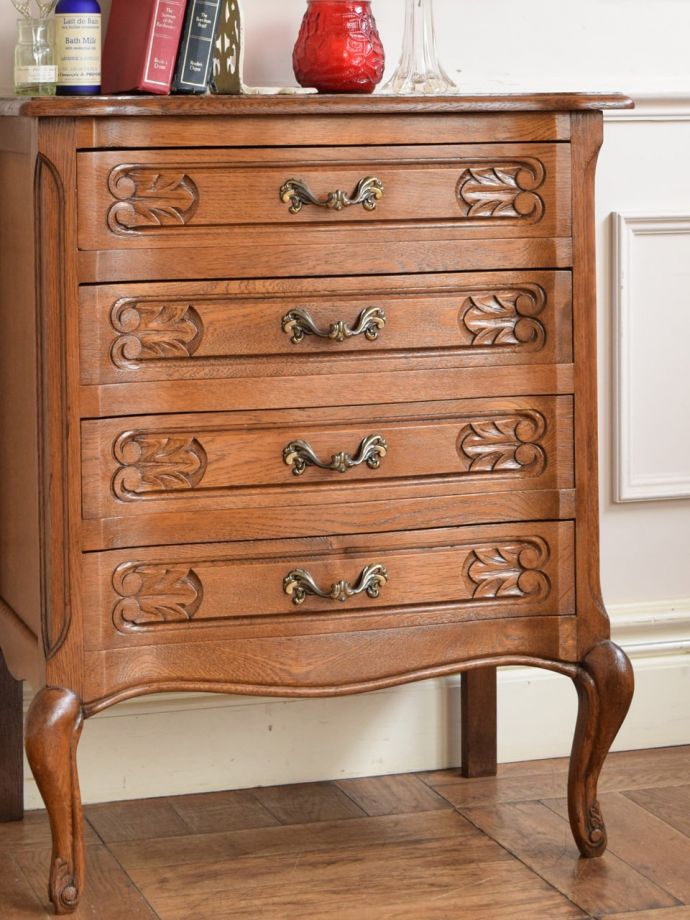 フランスアンティーク家具らしさが漂う装飾