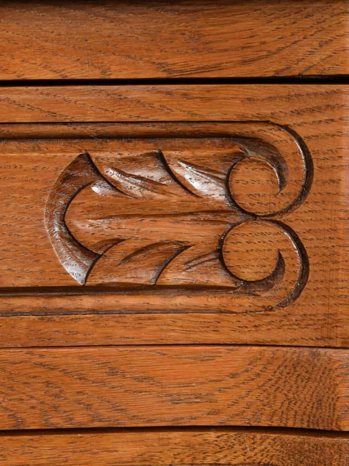 アンティーク家具の装飾