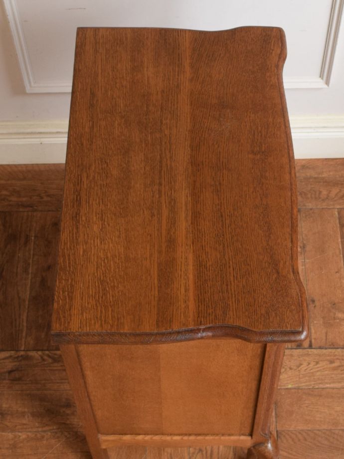 サイドチェストの天板