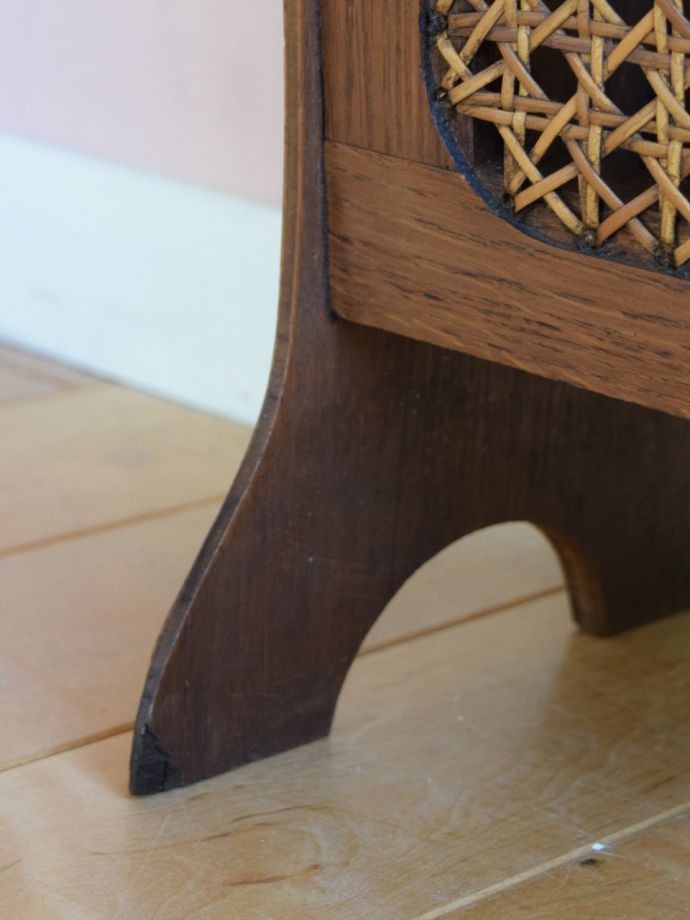 マガジンラックの脚