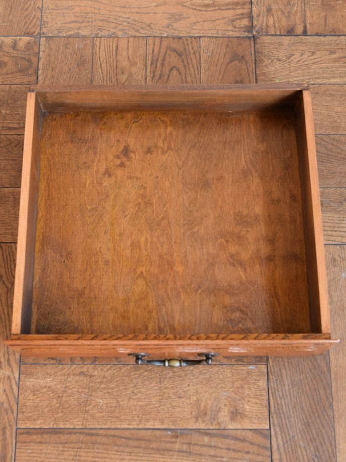 ドレッサーの引き出しの中