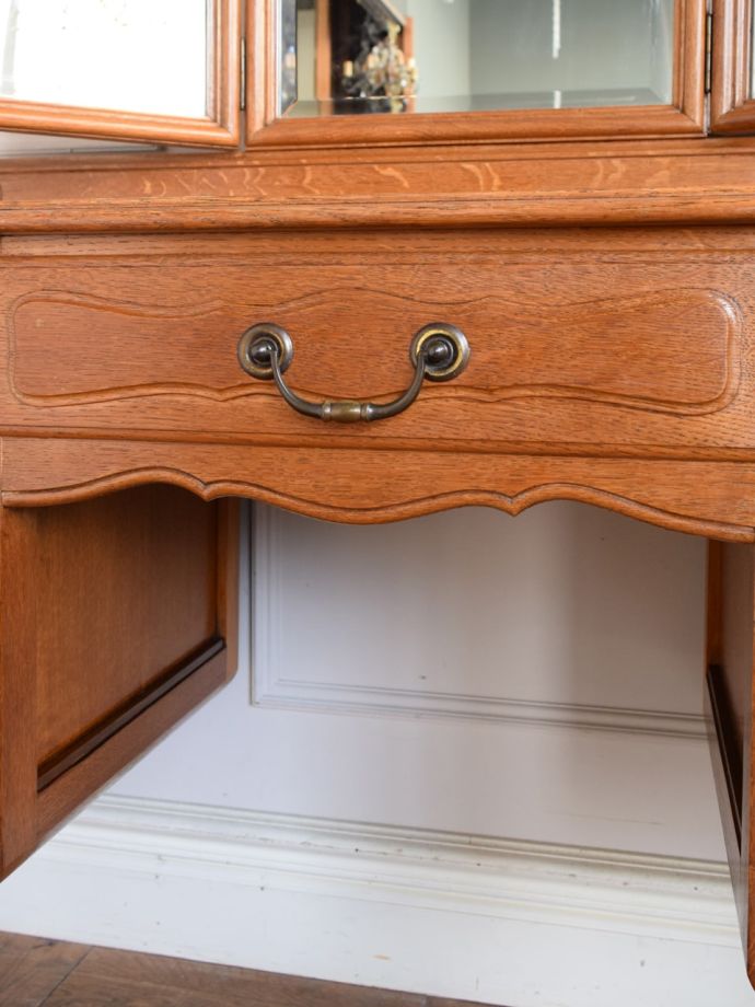 ドレッサーの装飾