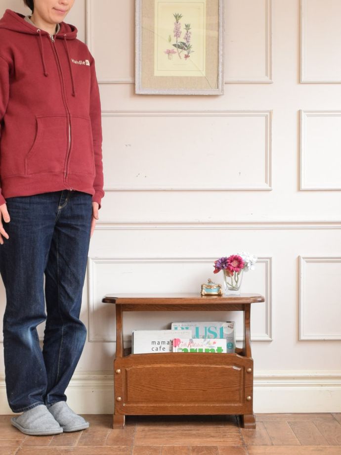 アンティークのおしゃれなマガジンラック