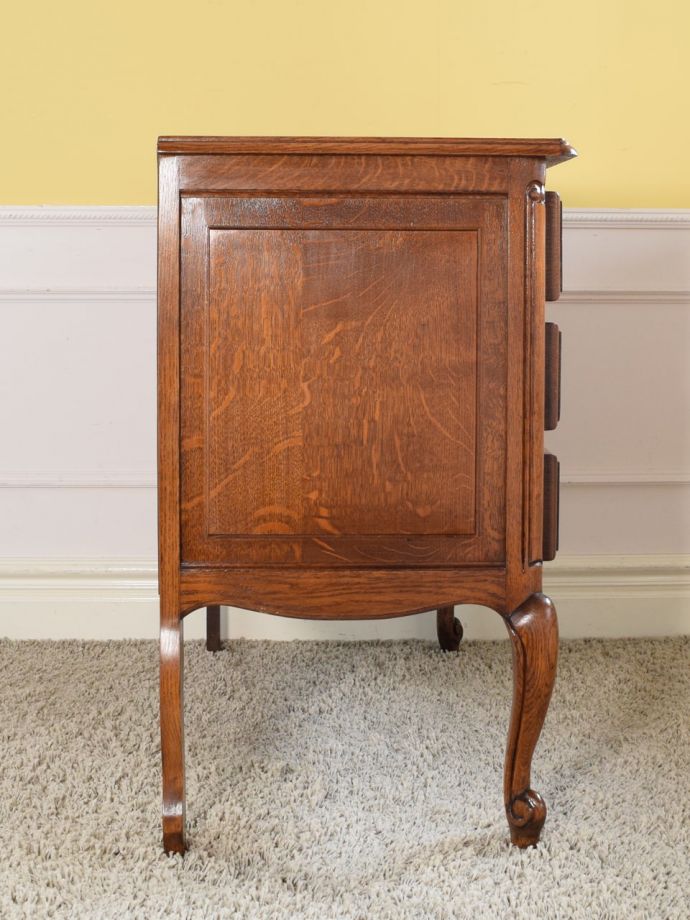 アンティークチェストの側面