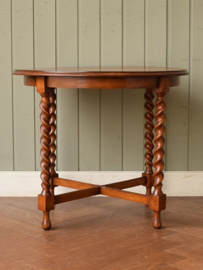 コーヒーテーブルの側面