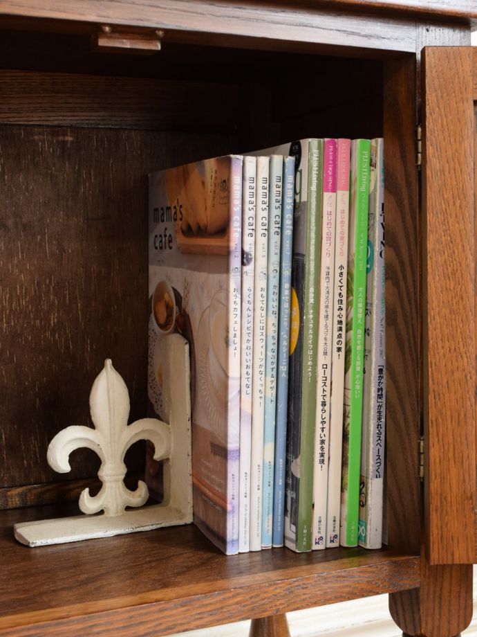 収納たっぷりのキャビネット