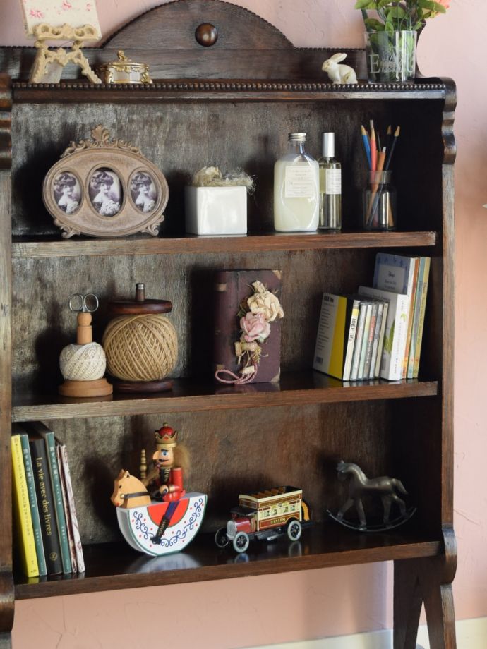 アンティーク家具らしい美しい木目