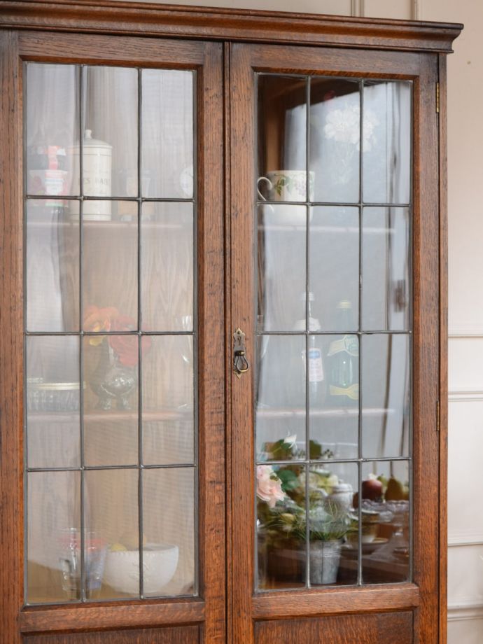 アンティーク家具らしさが漂うキャビネット